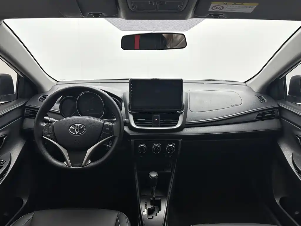 Toyota Yaris L 2022 — фото 7