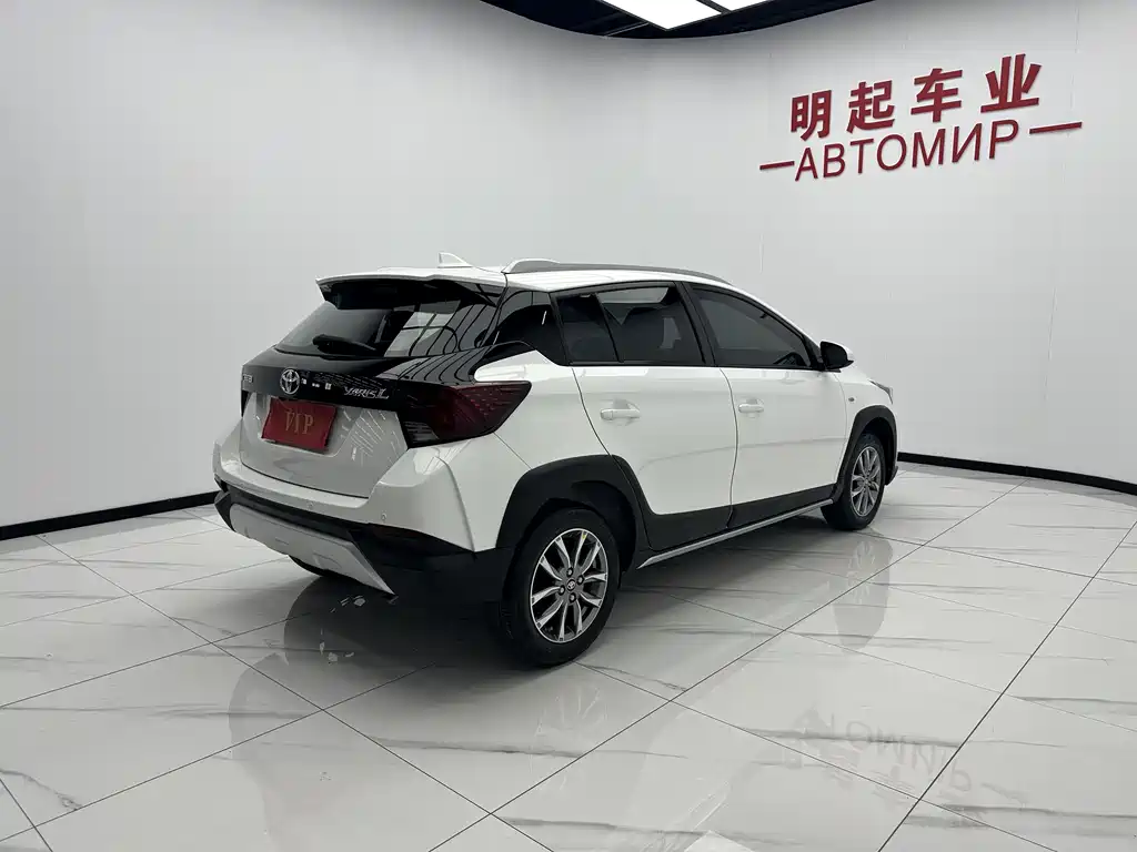 Toyota Yaris L 2022 — фото 9