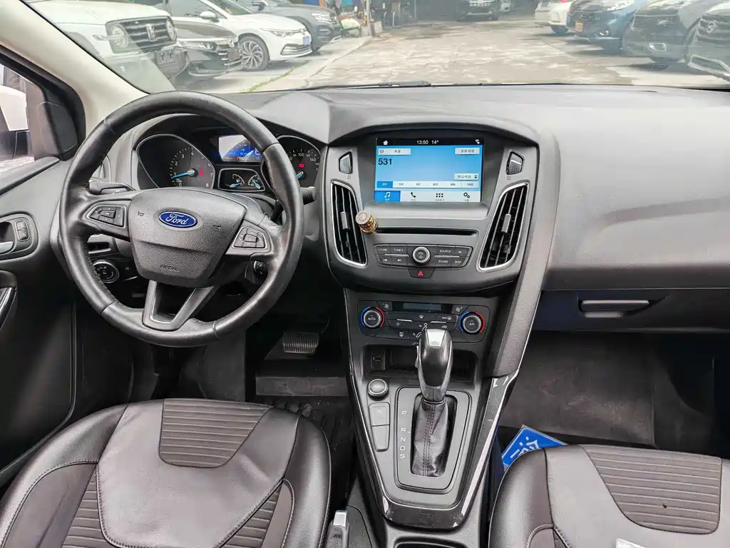 Ford Focus 2017 — фото 8