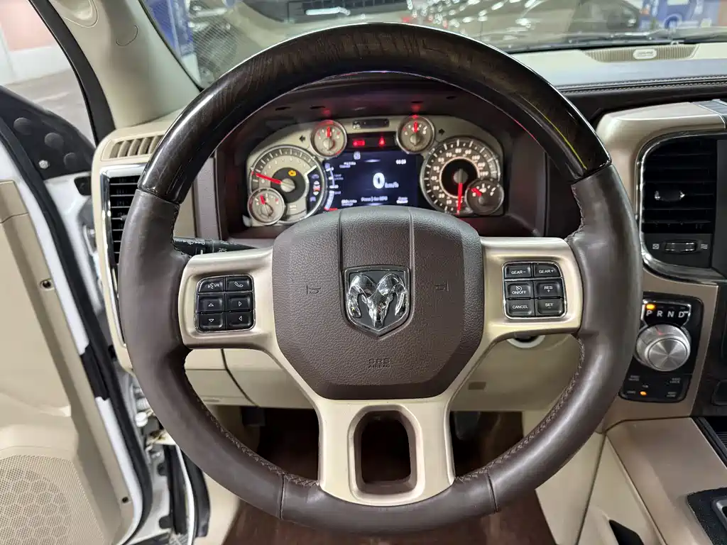 RAM Trucks 2015 — фото 35