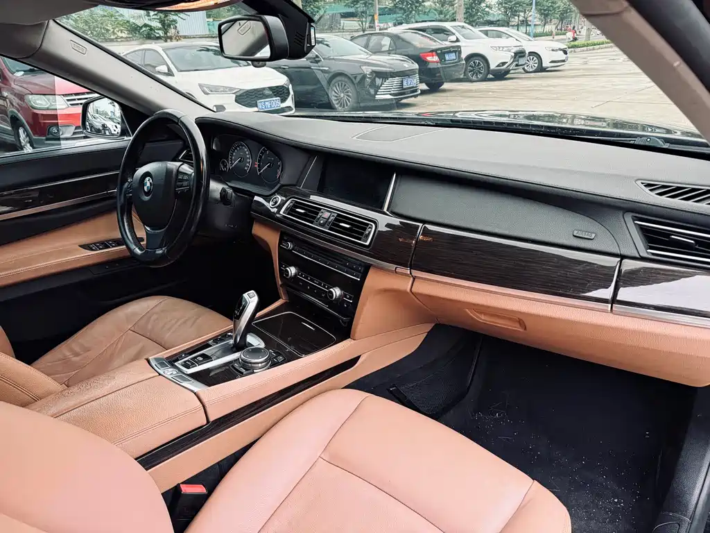 BMW 7 Series 2015 — фото 28