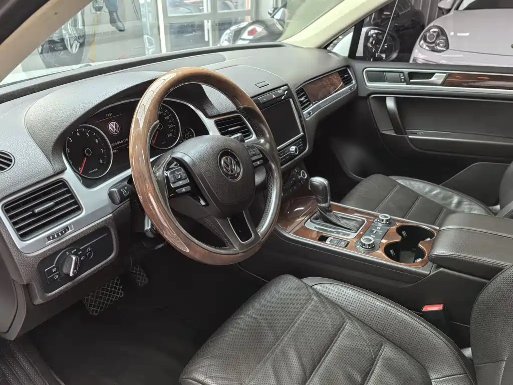 Volkswagen Touareg 2015 — фото 8