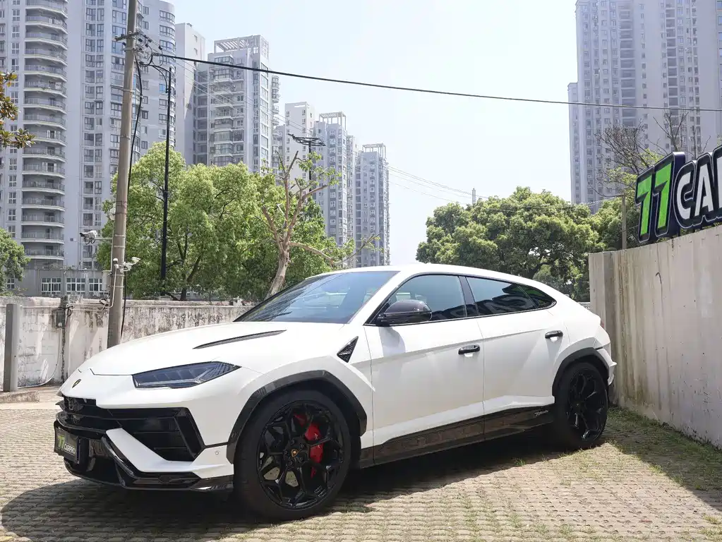 Lamborghini Urus 2023 — фото 1