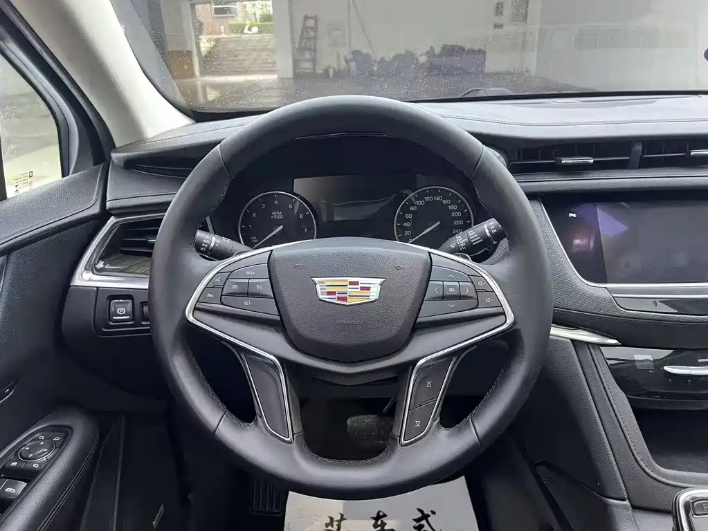 Cadillac XT5 2018 — фото 8