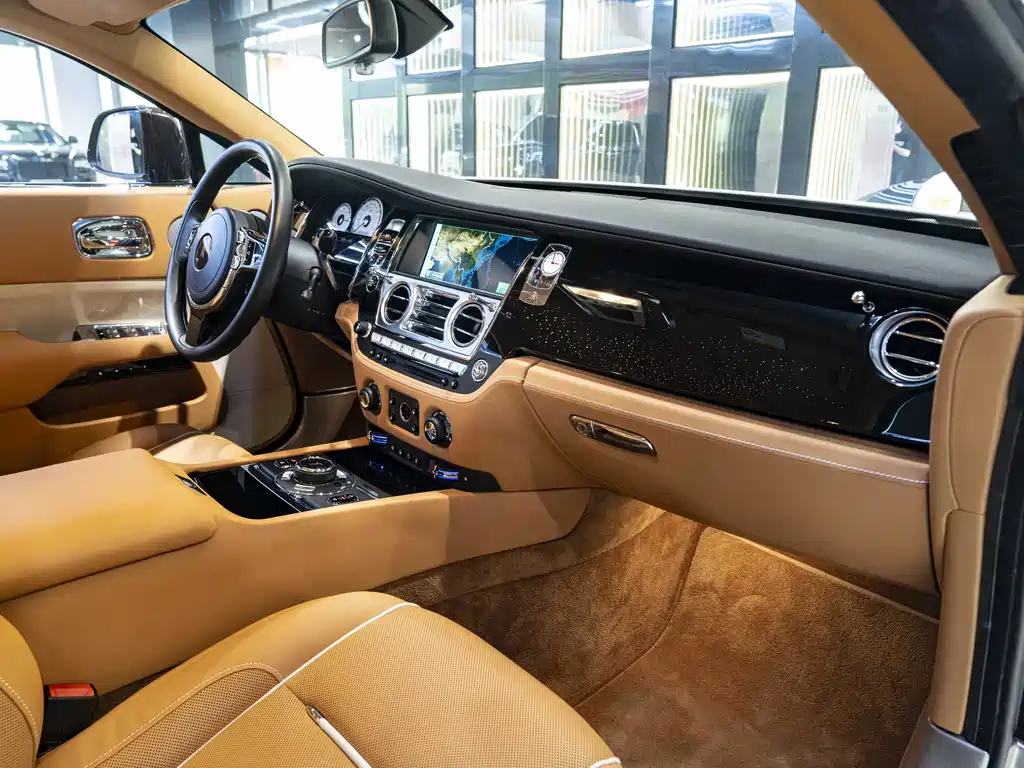 Rolls-Royce Wraith 2018 — фото 15
