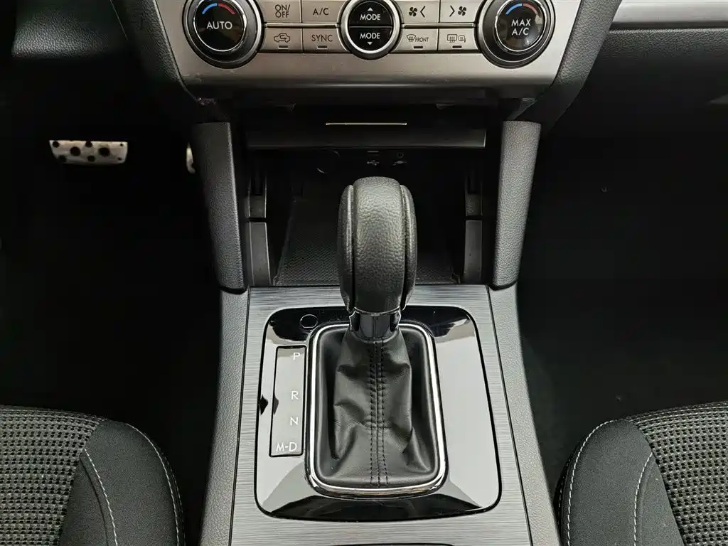 Subaru Legacy 2020 — фото 13
