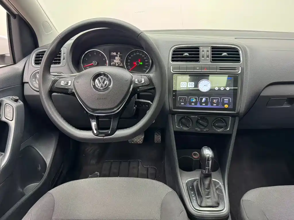 Volkswagen Polo 2017 — фото 11