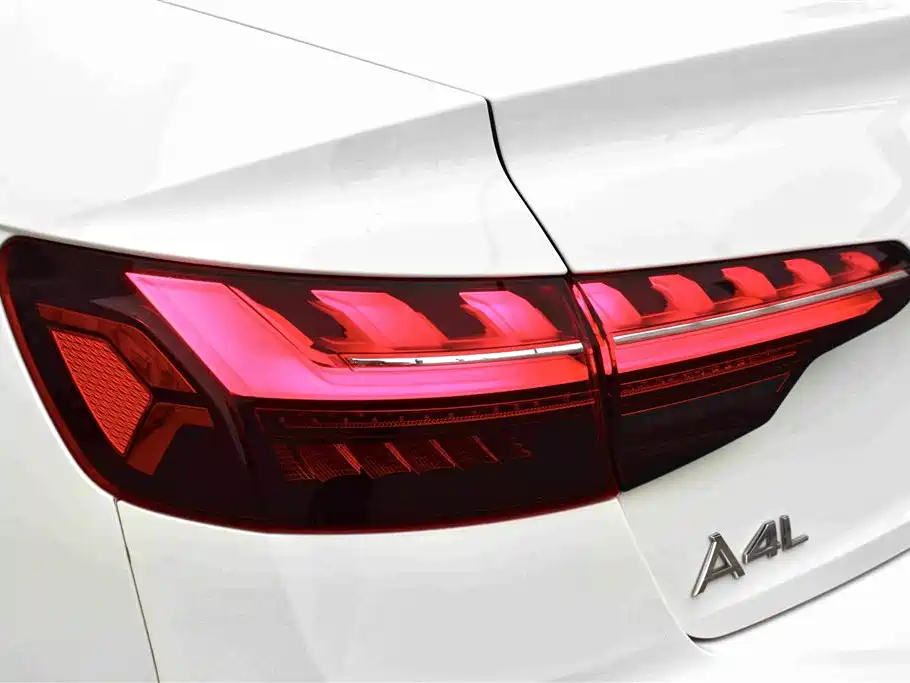 Audi A4L 2022 — фото 14