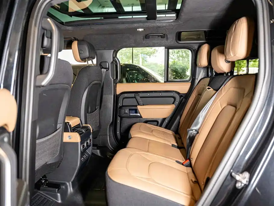 Land Rover Defender 2025 — фото 11