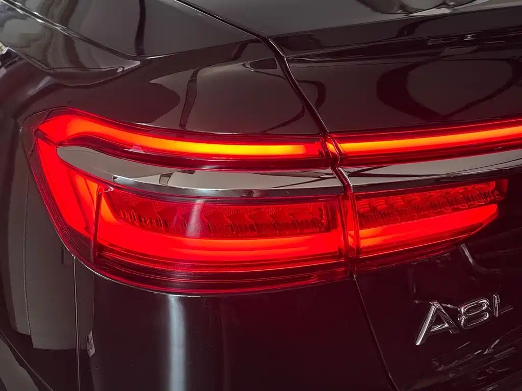 Audi A8 2019 — фото 13