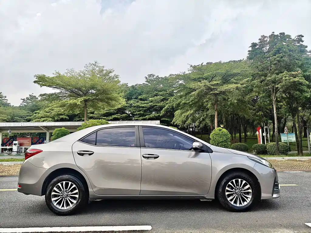 Toyota Corolla 2019 — фото 8