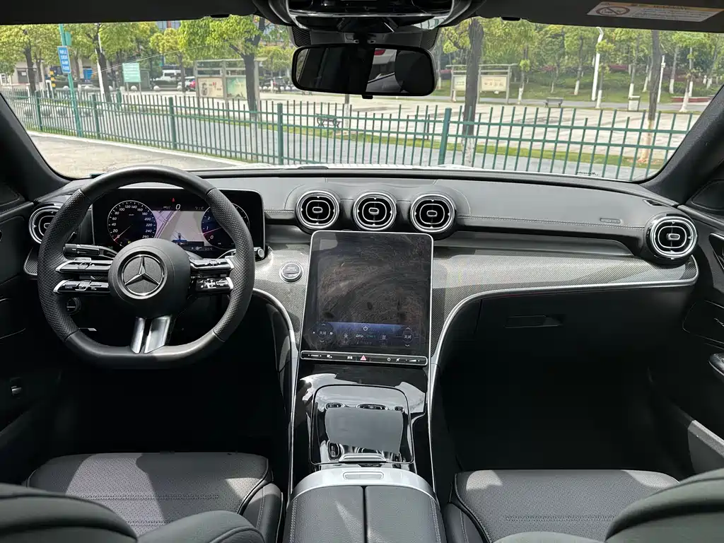 Mercedes-Benz C-Class 2024 — фото 14
