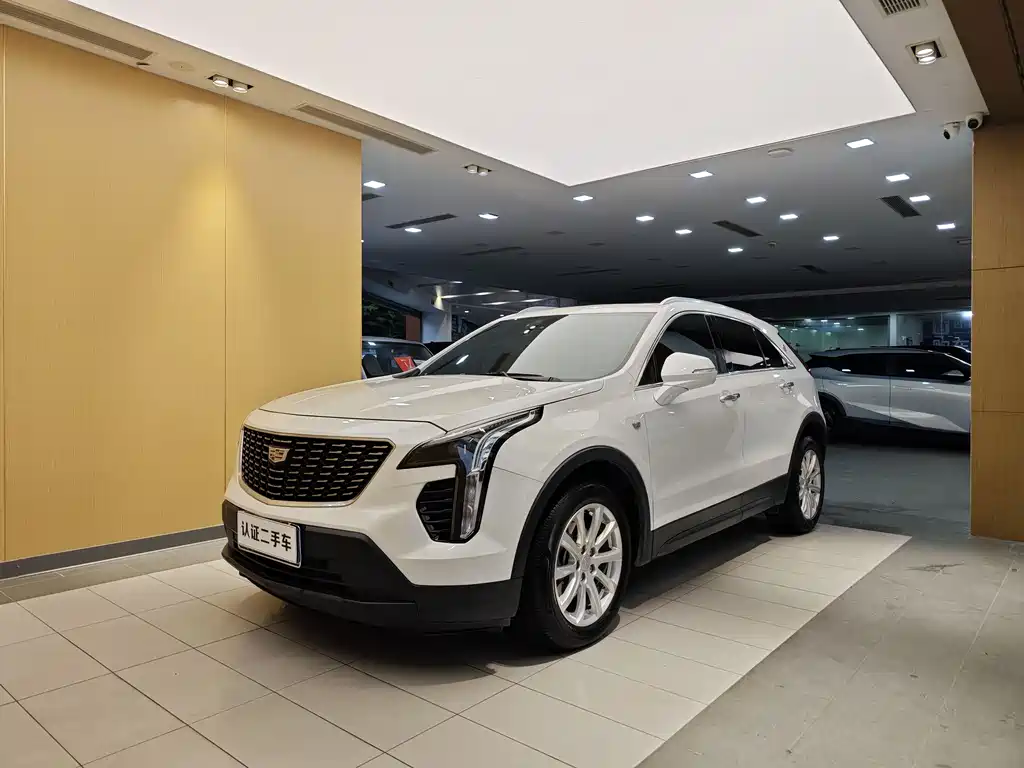 Cadillac XT4 2021 — фото 1