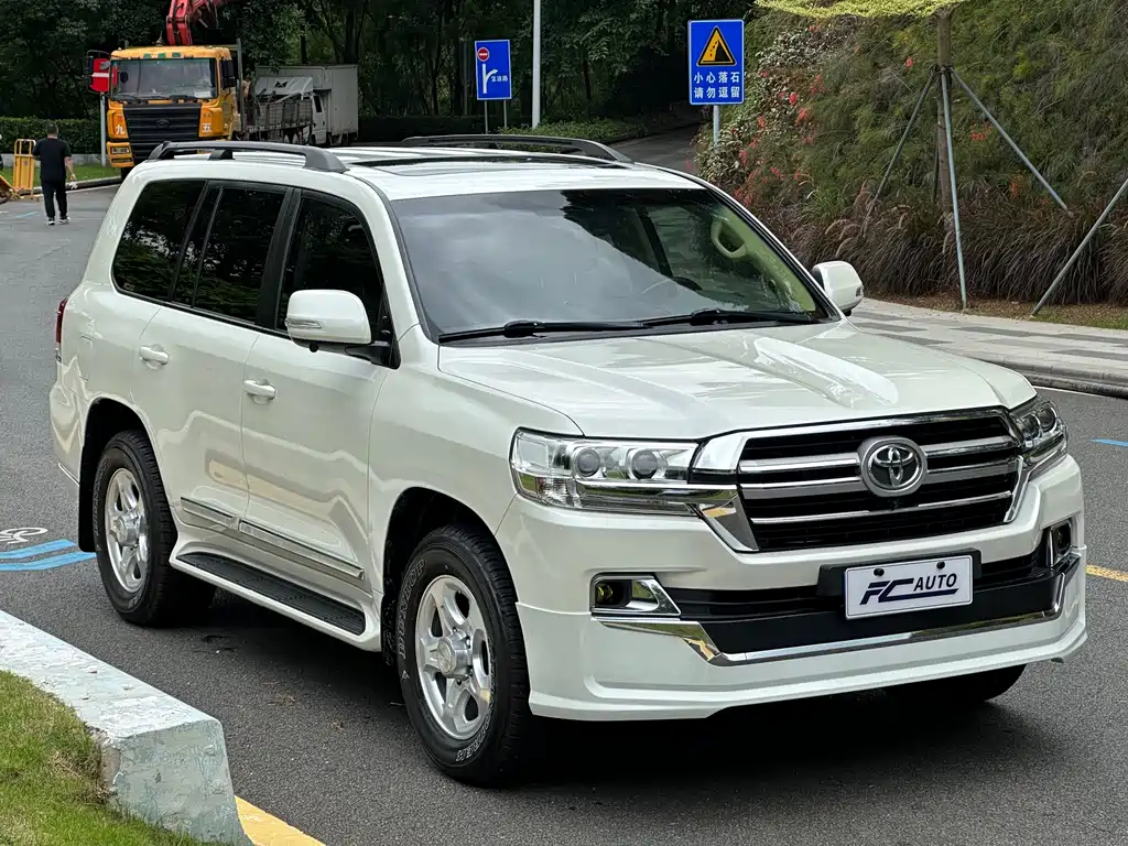 Toyota Land Cruiser 2018 — фото 3