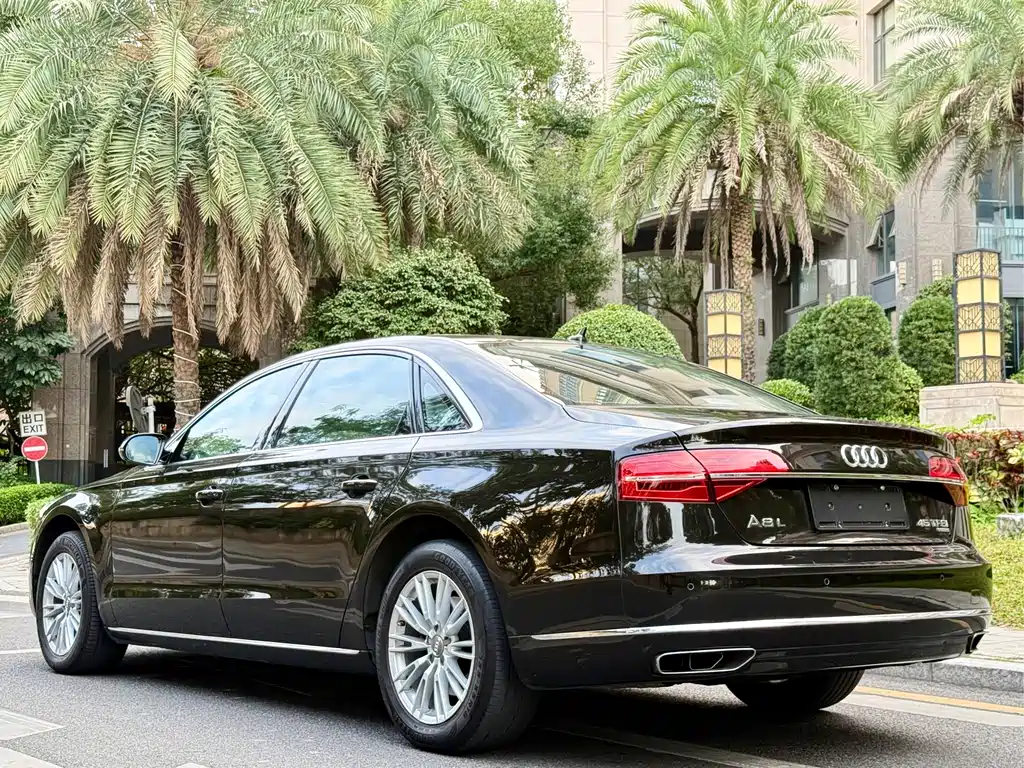 Audi A8 2014 — фото 7