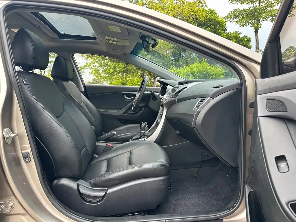 Hyundai Elantra Langdong 2017 — фото 13