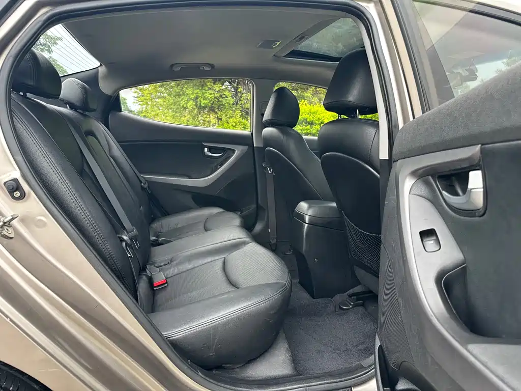 Hyundai Elantra Langdong 2017 — фото 14