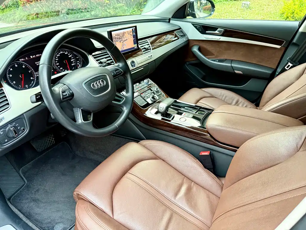 Audi A8 2014 — фото 12