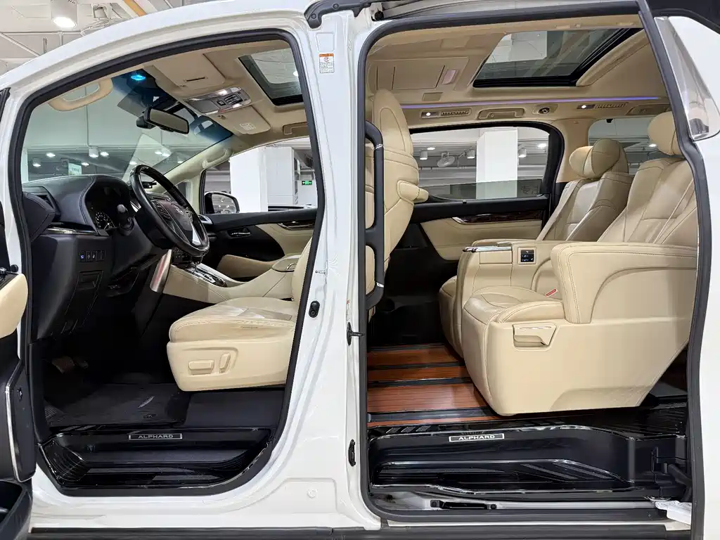 Toyota Alphard 2019 — фото 15