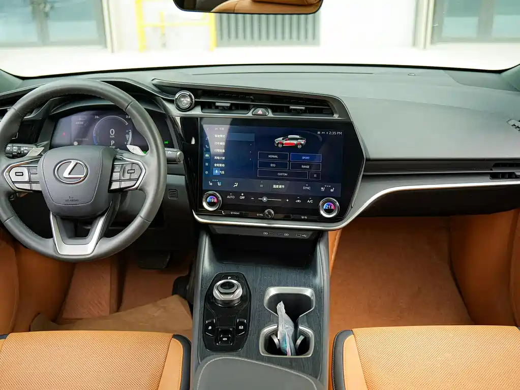 Lexus RZ 2023 — фото 15