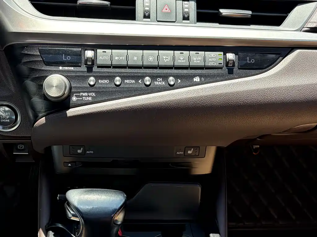 Lexus ES 2021 — фото 15