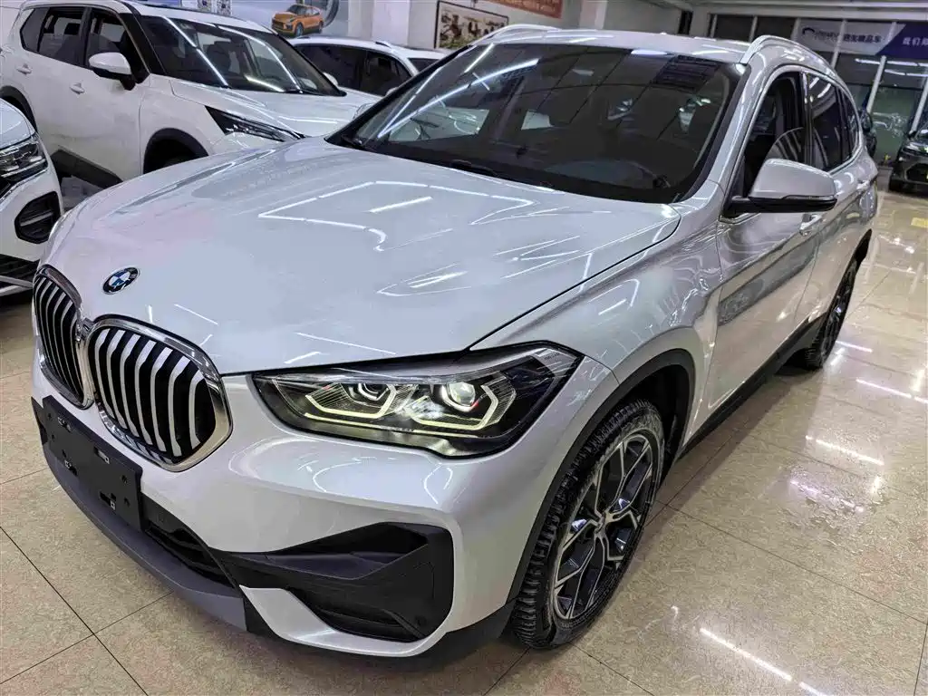 BMW X1 2022 — фото 1