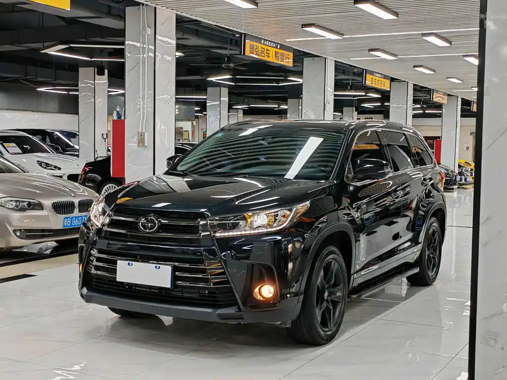 Toyota Highlander 2020 — фото 1