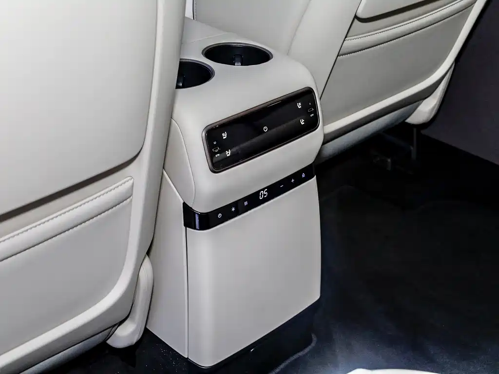 Li Auto i8 2025 — фото 14