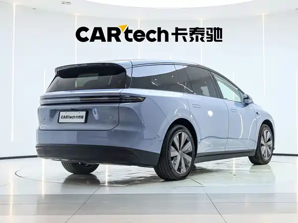 Li Auto i8 2025