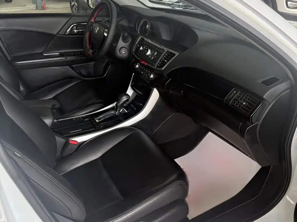 Honda Accord 2017 — фото 19