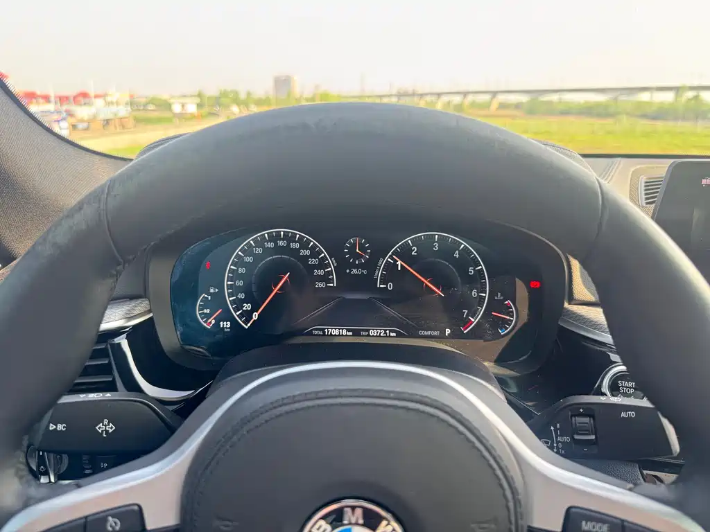 BMW 5 Series 2019 — фото 10