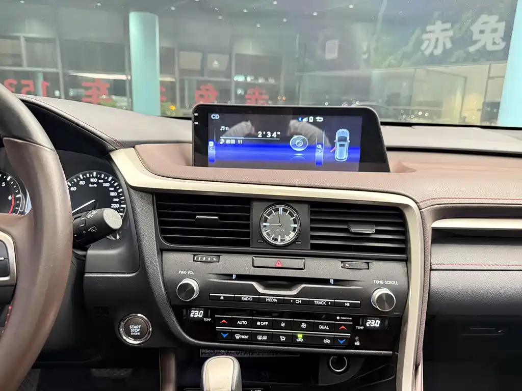 Lexus RX 2018 — фото 10