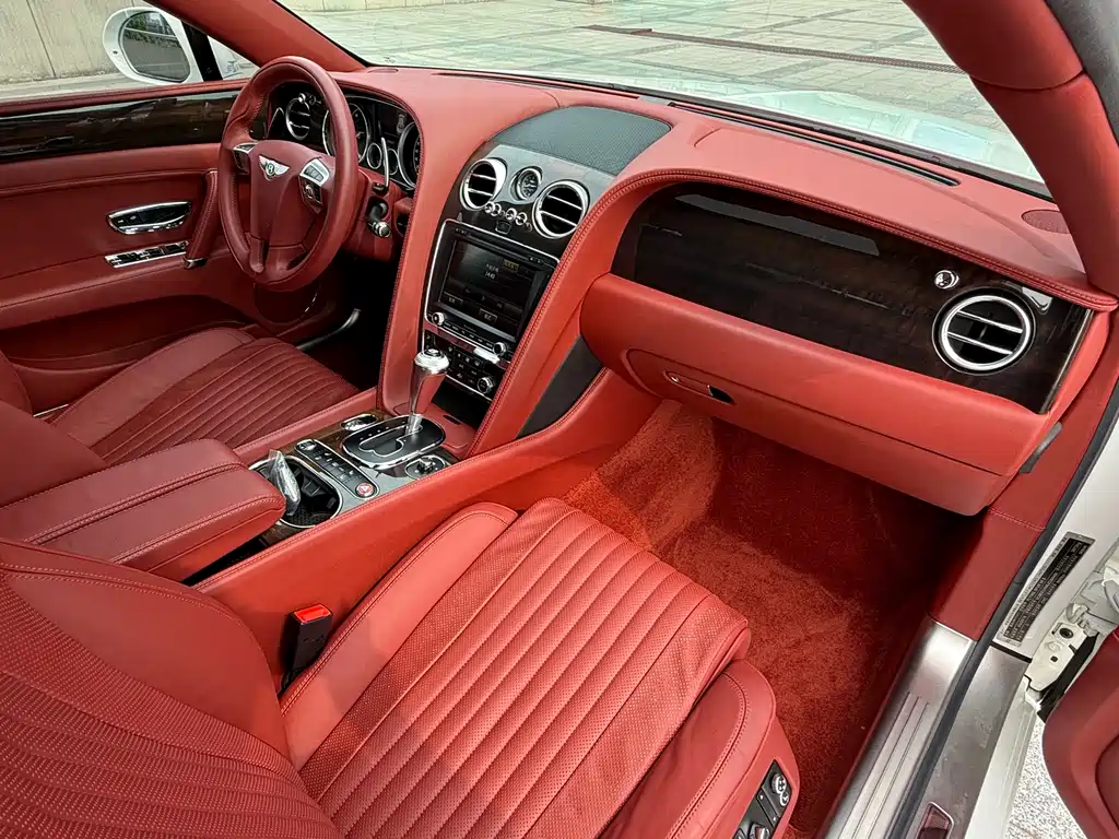 Bentley Flying Spur 2019 — фото 13