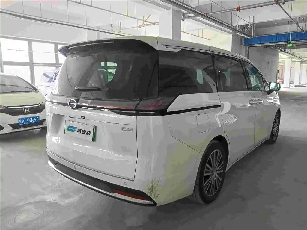 GAC Motor E8 Hybrid 2025 — фото 6