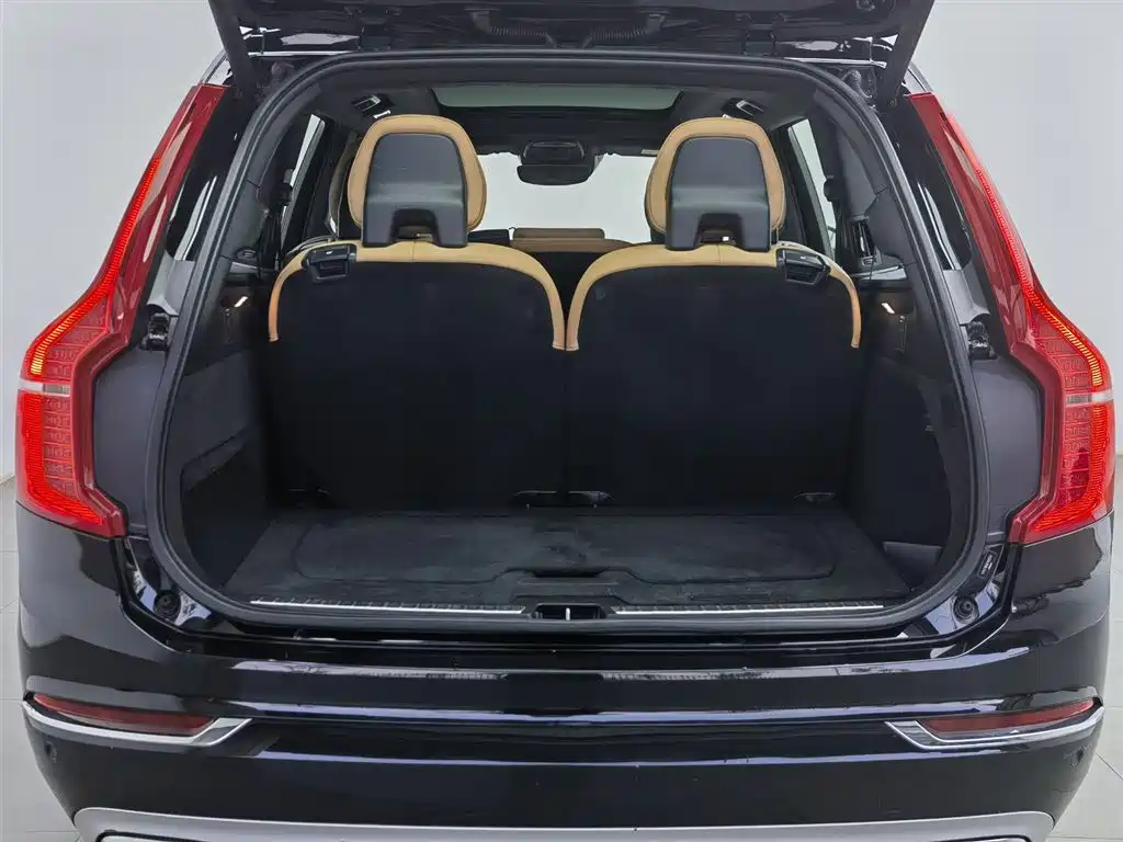 Volvo XC90 2018 — фото 16