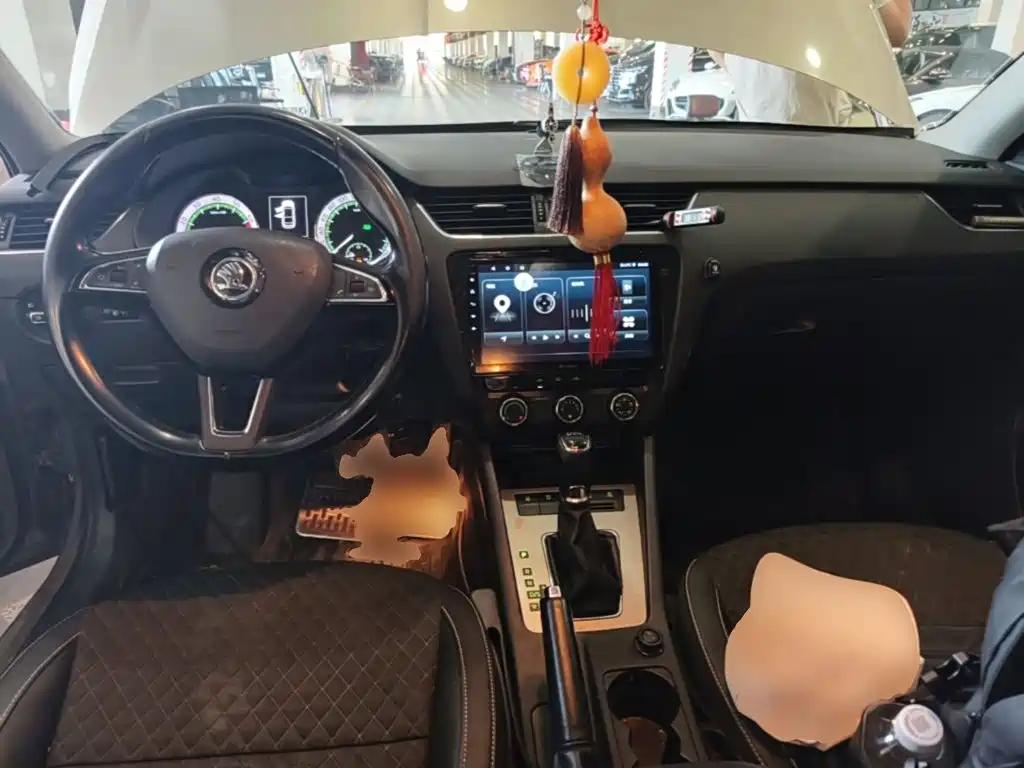 Skoda Octavia 2018 — фото 10
