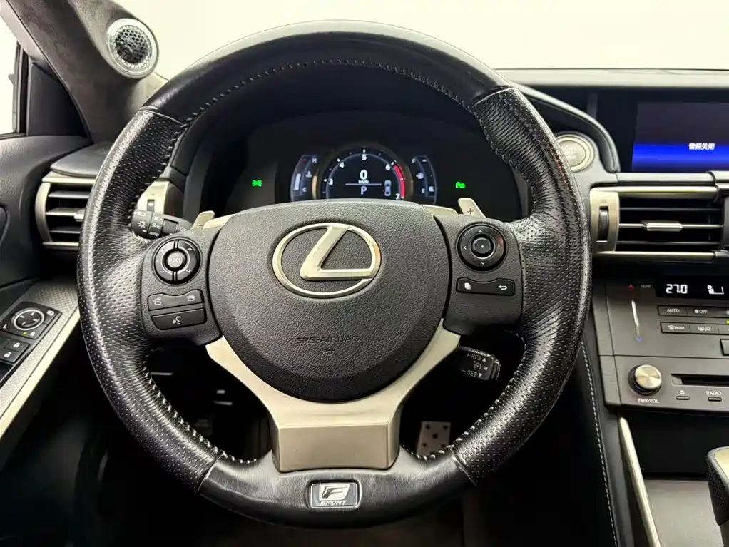 Lexus IS 2016 — фото 5