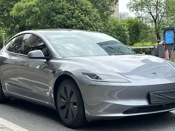 Tesla Model 3 2025
