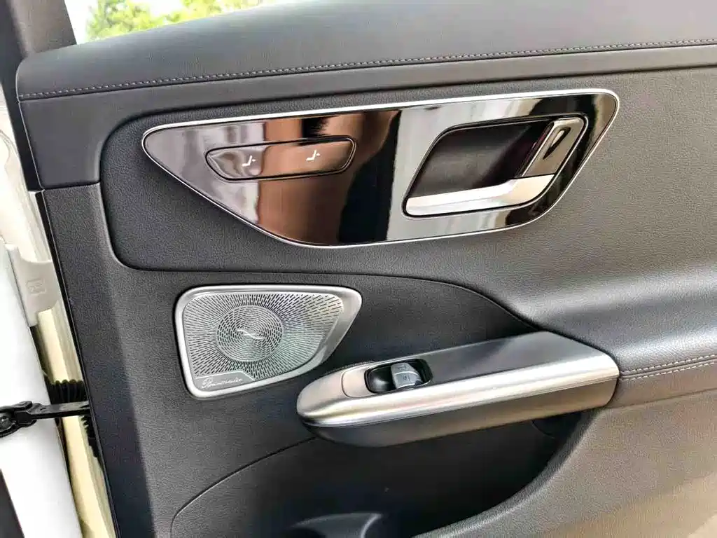 Mercedes-Benz C-Class 2023 — фото 7
