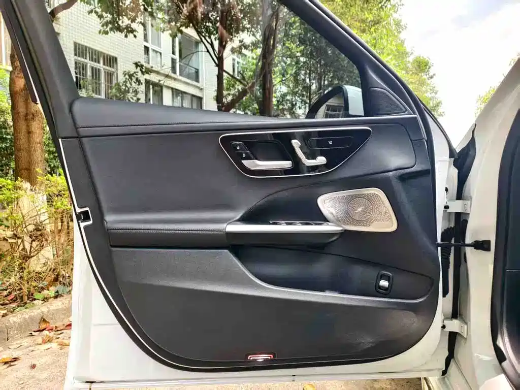 Mercedes-Benz C-Class 2023 — фото 9