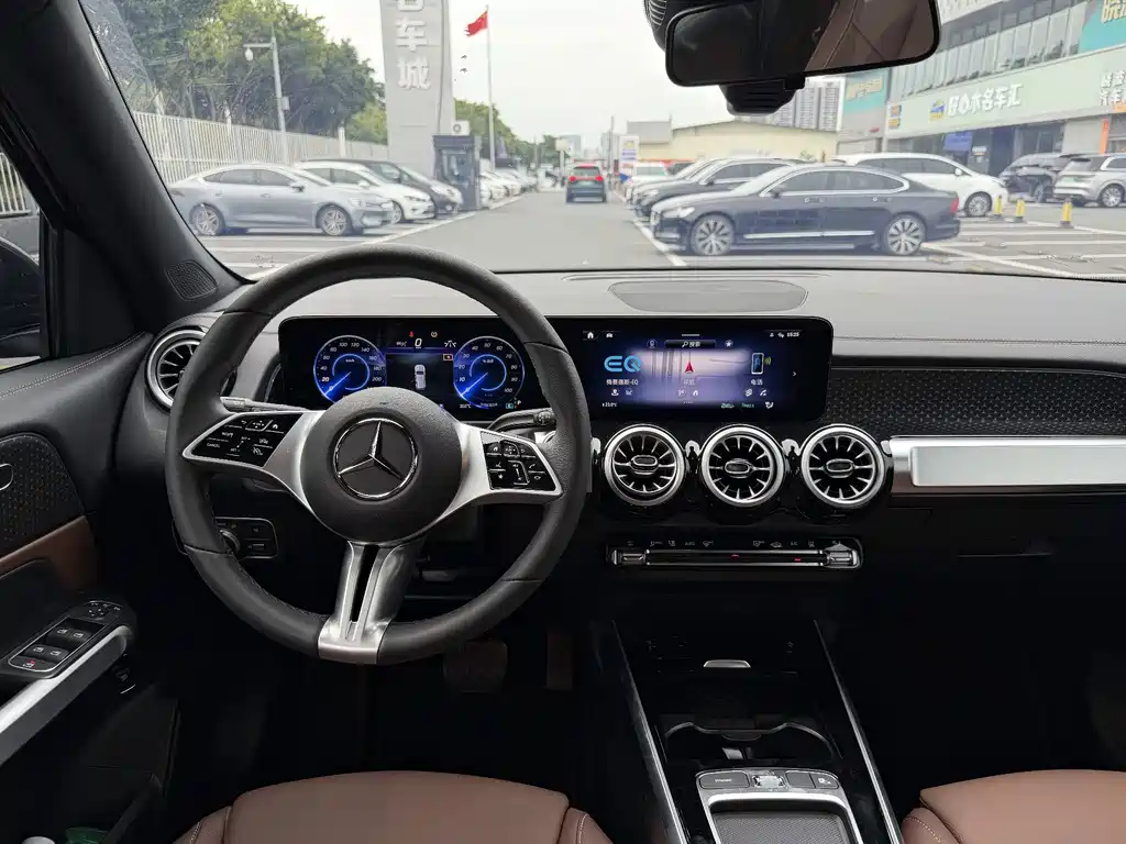 Mercedes-Benz EQB 2026