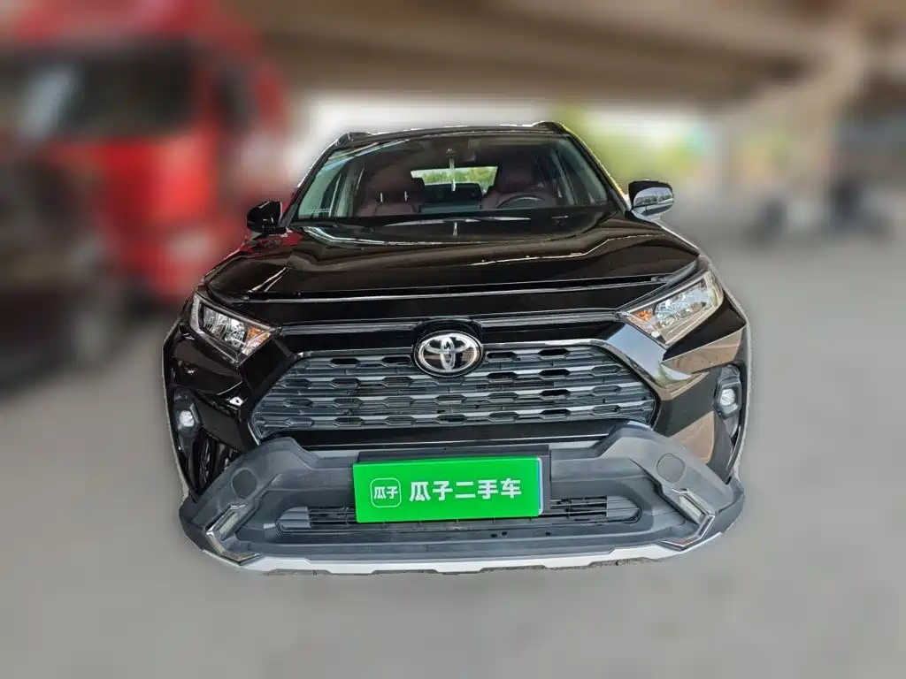 Toyota RAV4 2025 — фото 2