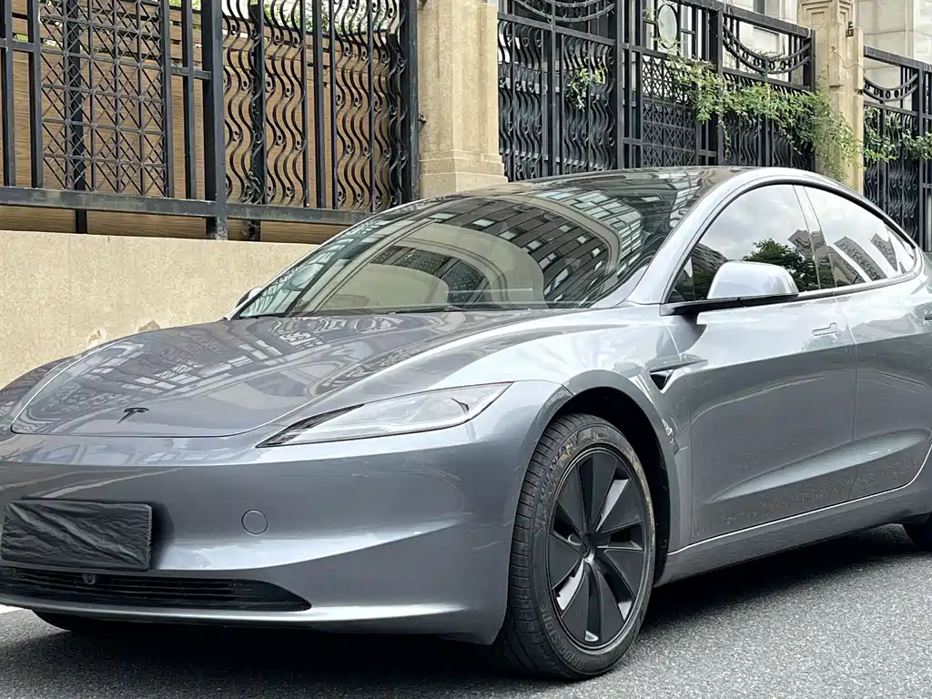 Tesla Model 3 2025 — фото 1