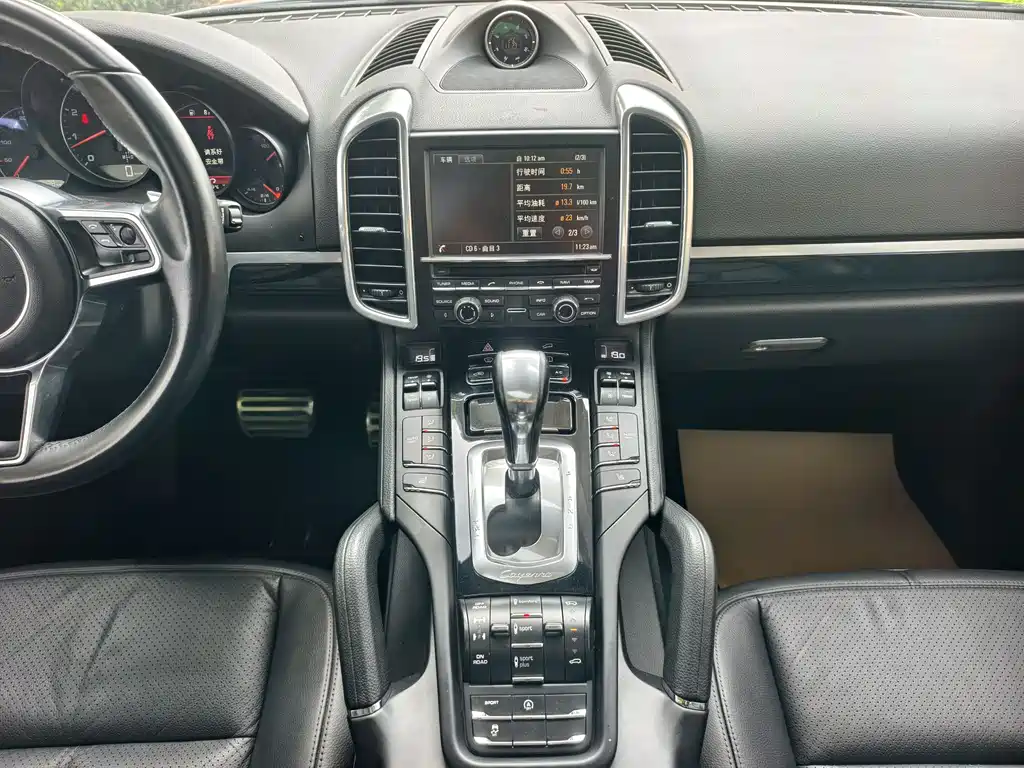 Porsche Cayenne 2016 — фото 13