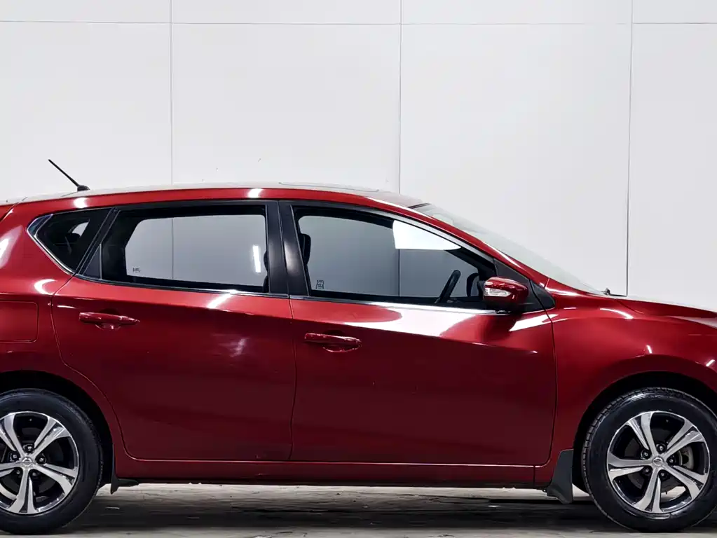 Nissan Tiida 2017 — фото 8