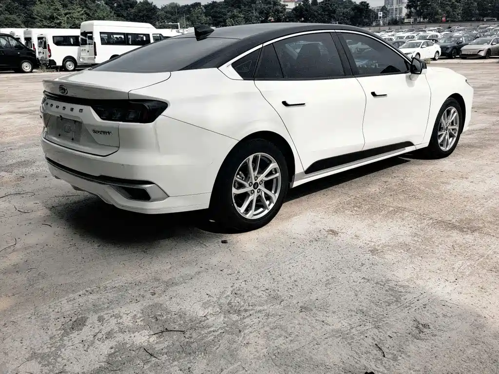 Ford Mondeo 2022 — фото 10