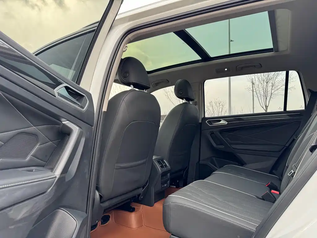 Volkswagen Tiguan L 2022 — фото 12