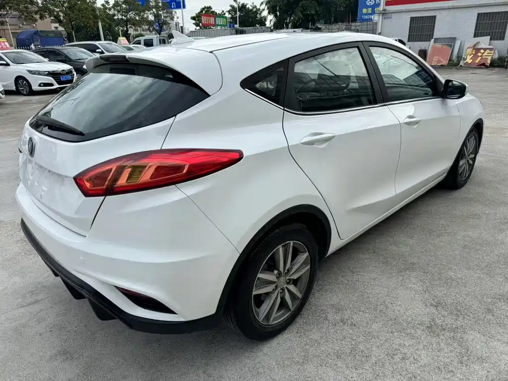 Changan Eado XT 2017 — фото 7