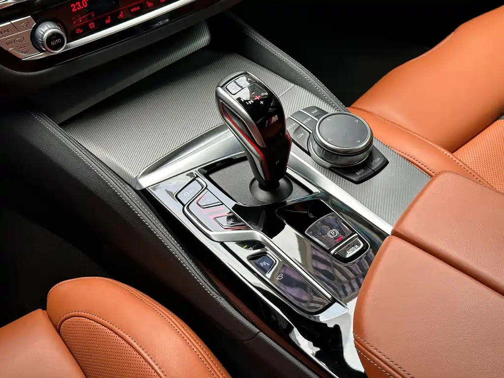 BMW M5 2022 — фото 11