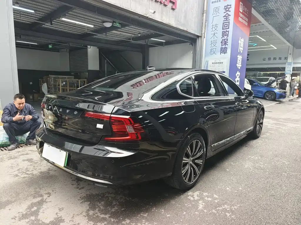 Volvo S90 PHEV 2021 — фото 15